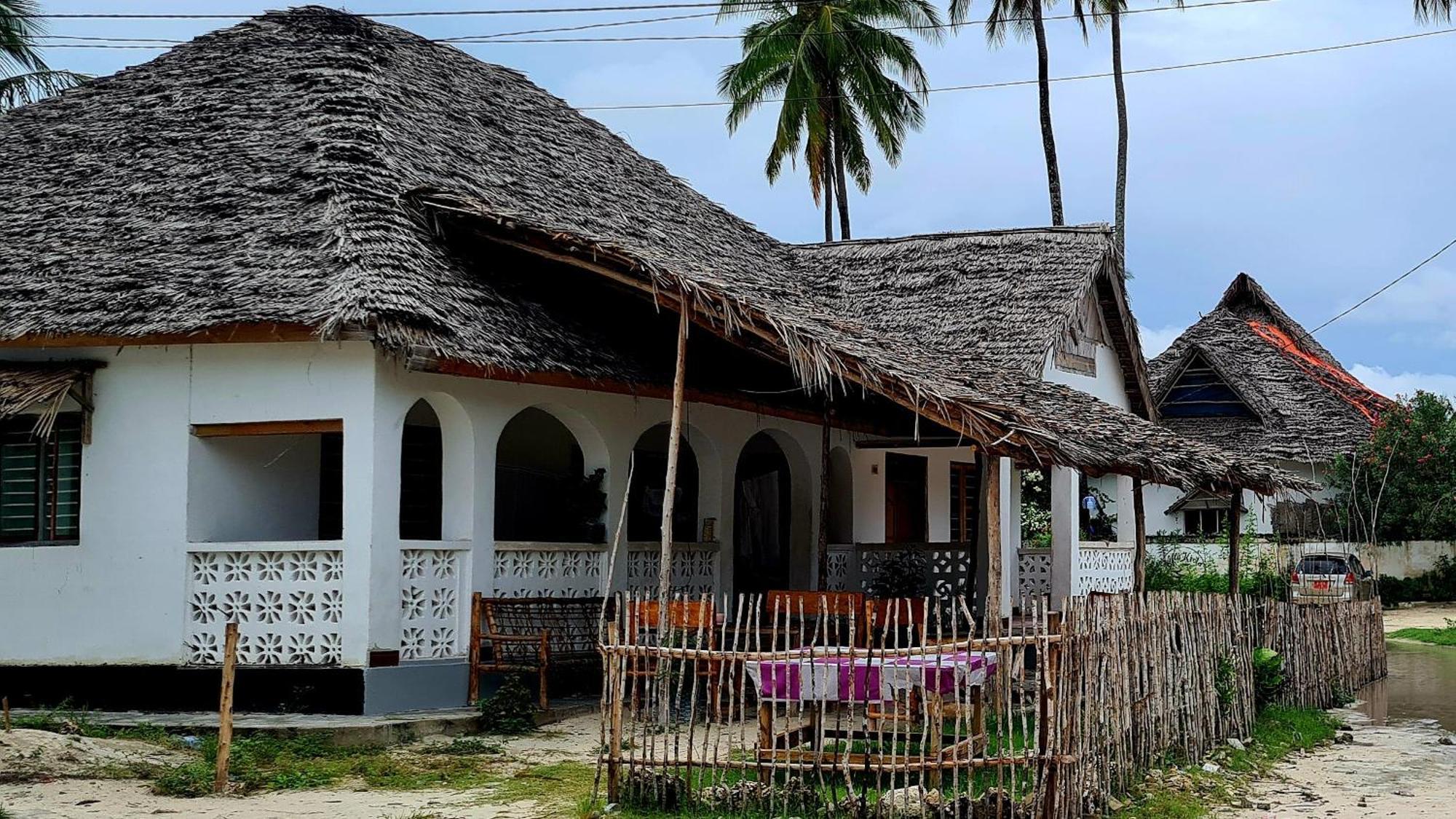 فندق Afrobukuu House باجي المظهر الخارجي الصورة